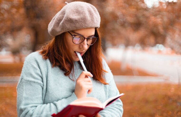 Budowa fraszki – elementy, przykłady, omówienie