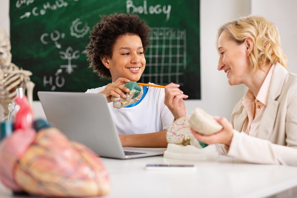 Czy jest obowiązek nauki do 18 roku życia – co mówi prawo oświatowe?