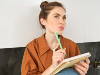 Czy przed bądź stawiamy przecinek – zasady interpunkcji z przykładami