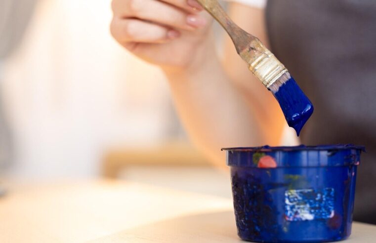 Jak zrobić kolor granatowy – mieszanie farb krok po kroku