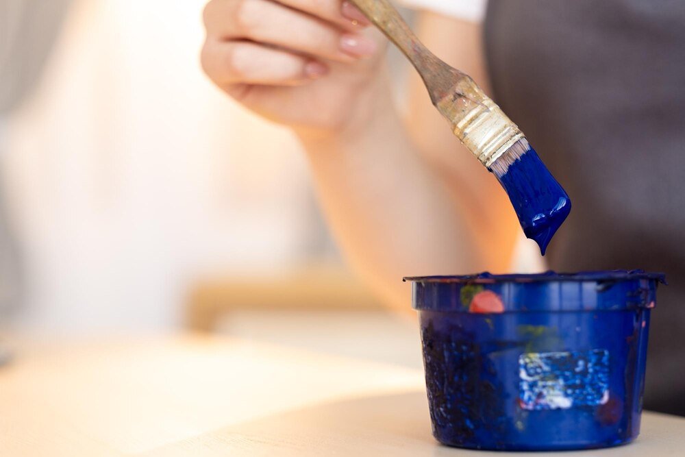 Jak zrobić kolor granatowy – mieszanie farb krok po kroku