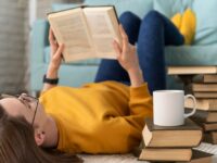 Komizm w „Zemście” – rodzaje komizmu i przykłady z lektury