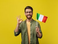 Podstawowe zwroty po włosku z wymową – mini rozmówki dla początkujących