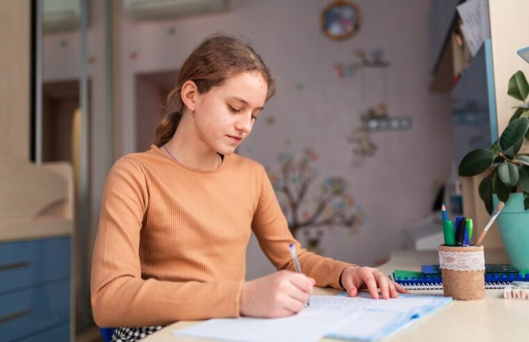 Zadania present simple i continuous – ćwiczenia do druku i online