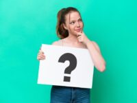 Acha czy aha – poprawna forma, znaczenie i użycie