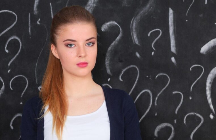 Mea culpa – co to znaczy i skąd pochodzi ten zwrot?