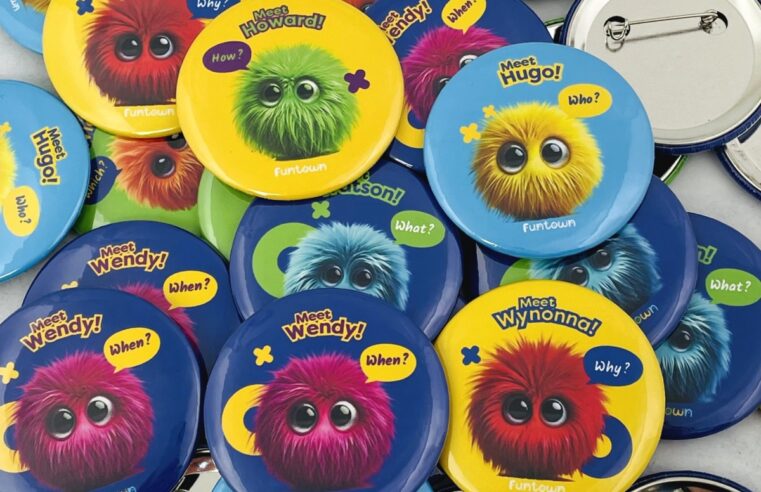 Przypinki reklamowe potrafią sprzedać markę lepiej niż reklama w sieci