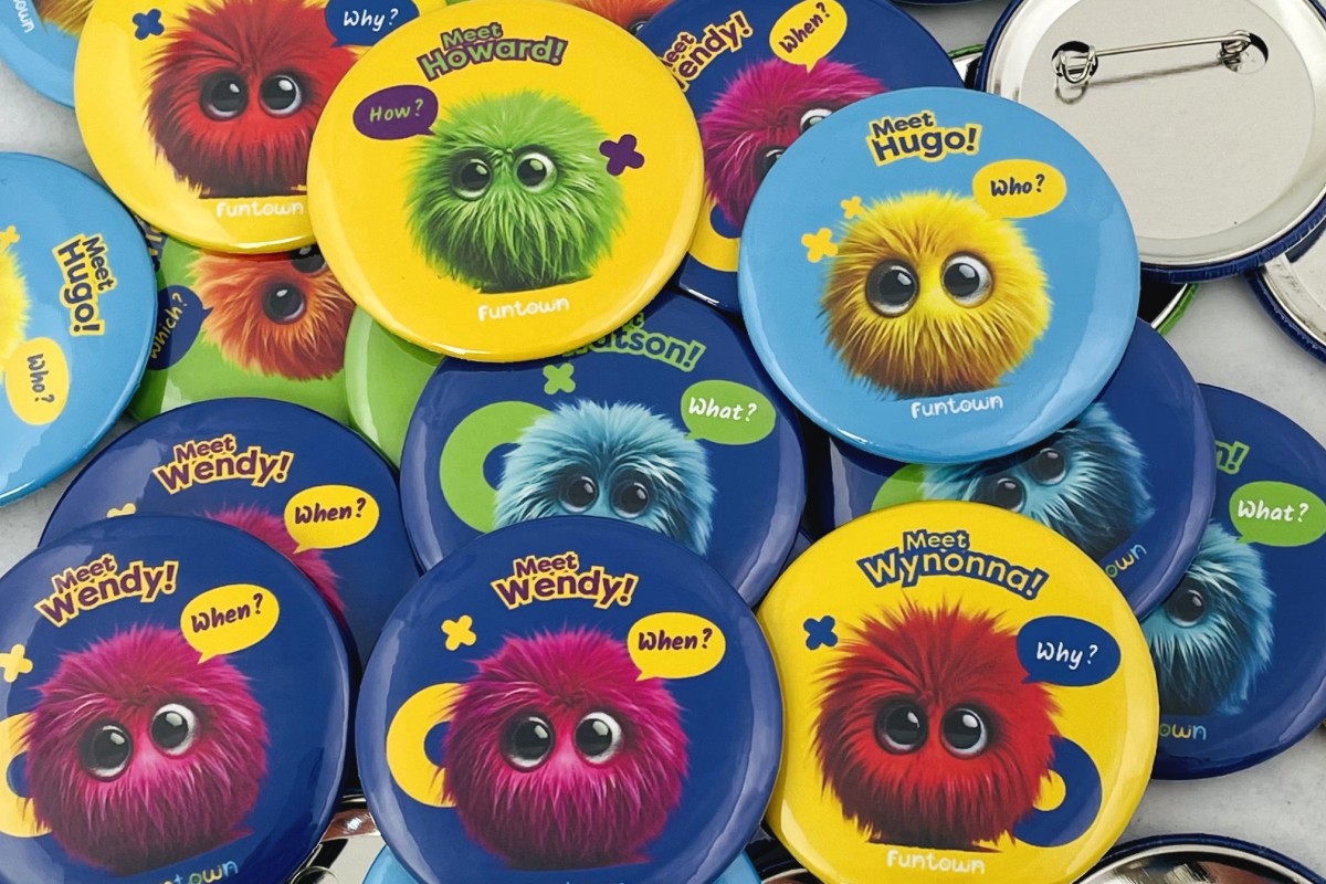 Przypinki reklamowe potrafią sprzedać markę lepiej niż reklama w sieci