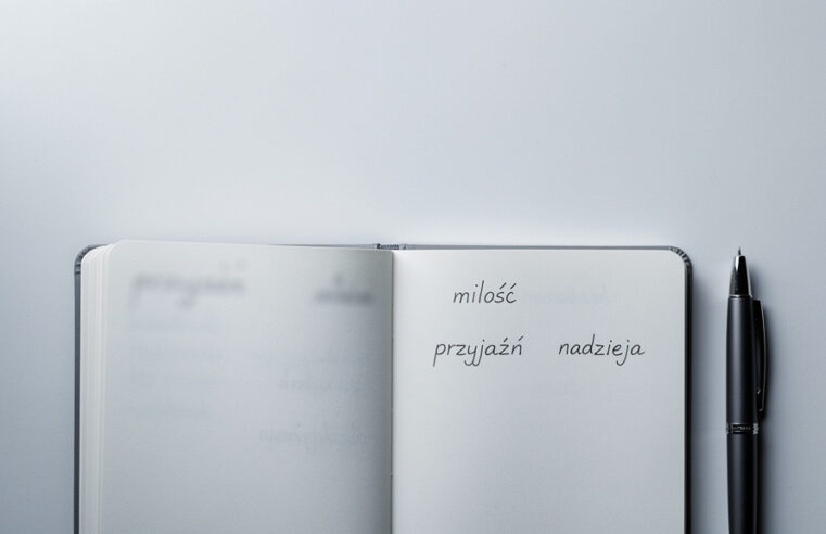 Przysłówki z nie – razem czy osobno?